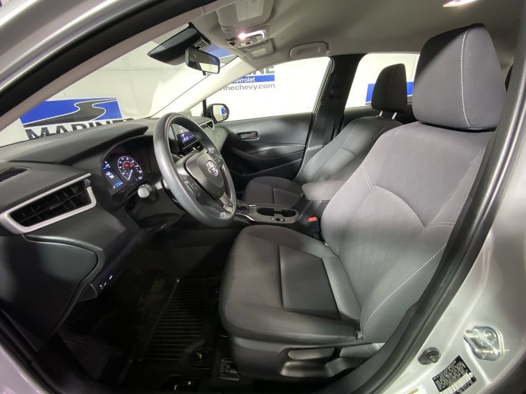 Used 2025 Toyota Corolla LE FWD image 23