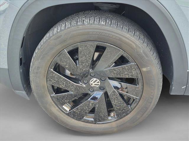 Used 2024 Volkswagen Atlas Cross Sport SE FWD image 21