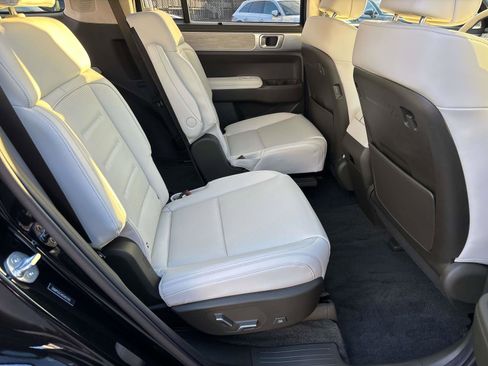 Used 2025 Hyundai Santa Fe Calligraphy AWD/4WD image 17