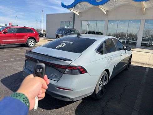 Used 2025 Honda Accord Sport image 3