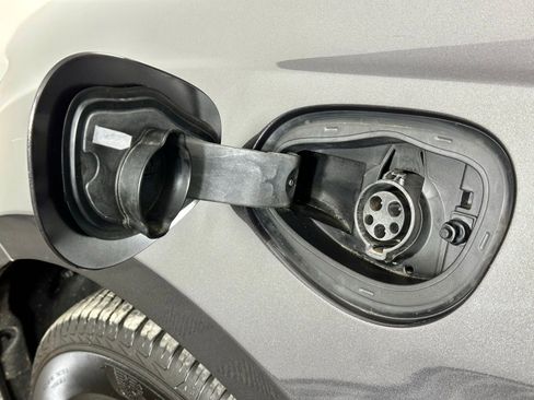 Used 2019 Chrysler Pacifica Limited w/ Advanced Safetytec Group FWD image 42