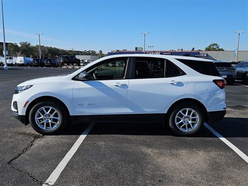 Used 2022 Chevrolet Equinox LS w/ LS Convenience Package image 14