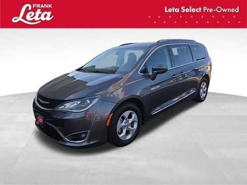 Used 2017 Chrysler Pacifica Touring-L Plus image 3