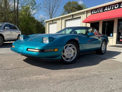 Used 1994 Chevrolet Corvette Coupe RWD image 3