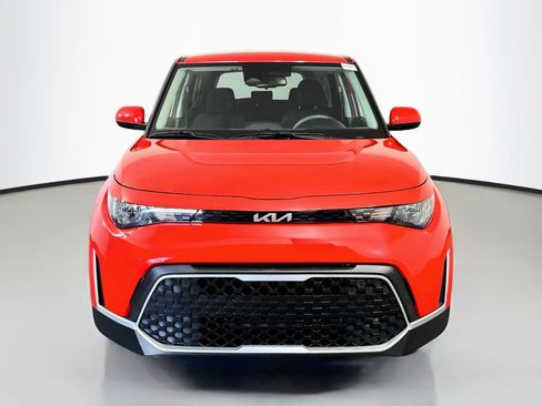 Used 2023 Kia Soul S FWD image 2