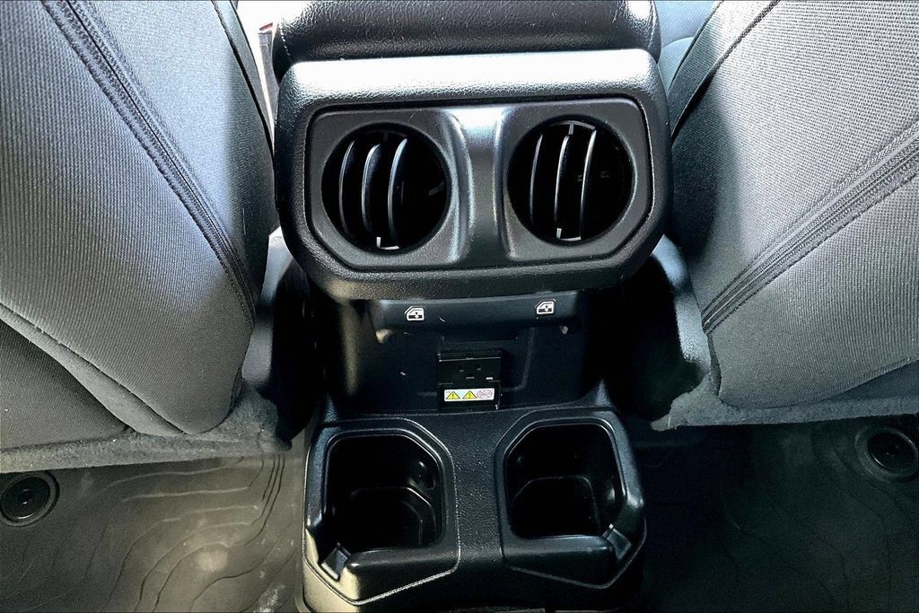 Used 2022 Jeep Gladiator Sport AWD/4WD image 11