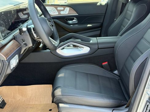New 2026 Mercedes-Benz GLS 580 4MATIC image 17
