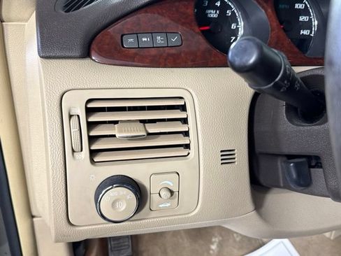 Used 2010 Buick Lucerne CXL w/ Driver Confidence Package FWD image 21