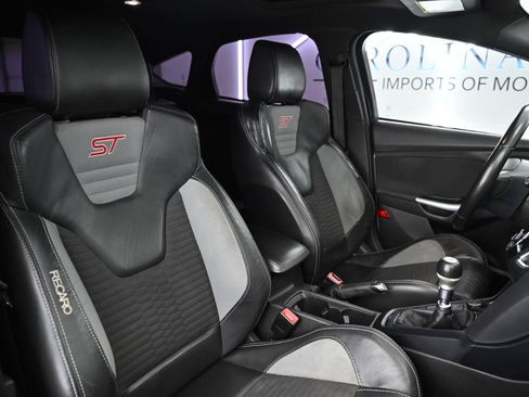 Used 2017 Ford Focus ST w/ Equipment Group 401A FWD image 22