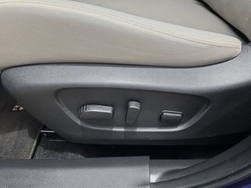 Used 2022 Nissan Rogue Sport SV AWD/4WD image 16