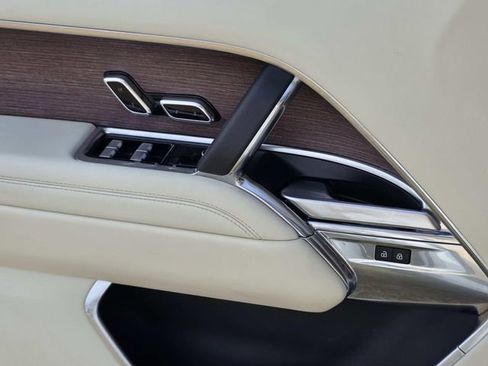 Used 2024 Land Rover Range Rover SE image 19