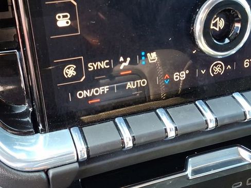 Used 2025 GMC Yukon Denali image 20