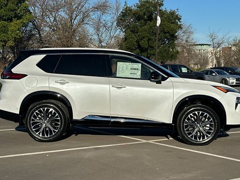 New 2026 Nissan Rogue Platinum image 3