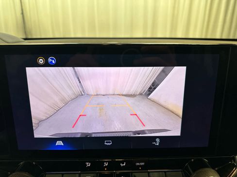 Used 2025 Chevrolet Colorado Trail Boss image 15