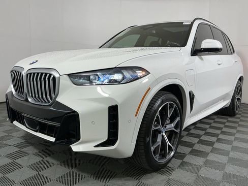 Certified 2025 BMW X5 xDrive50e w/ M Sport Package AWD/4WD image 2