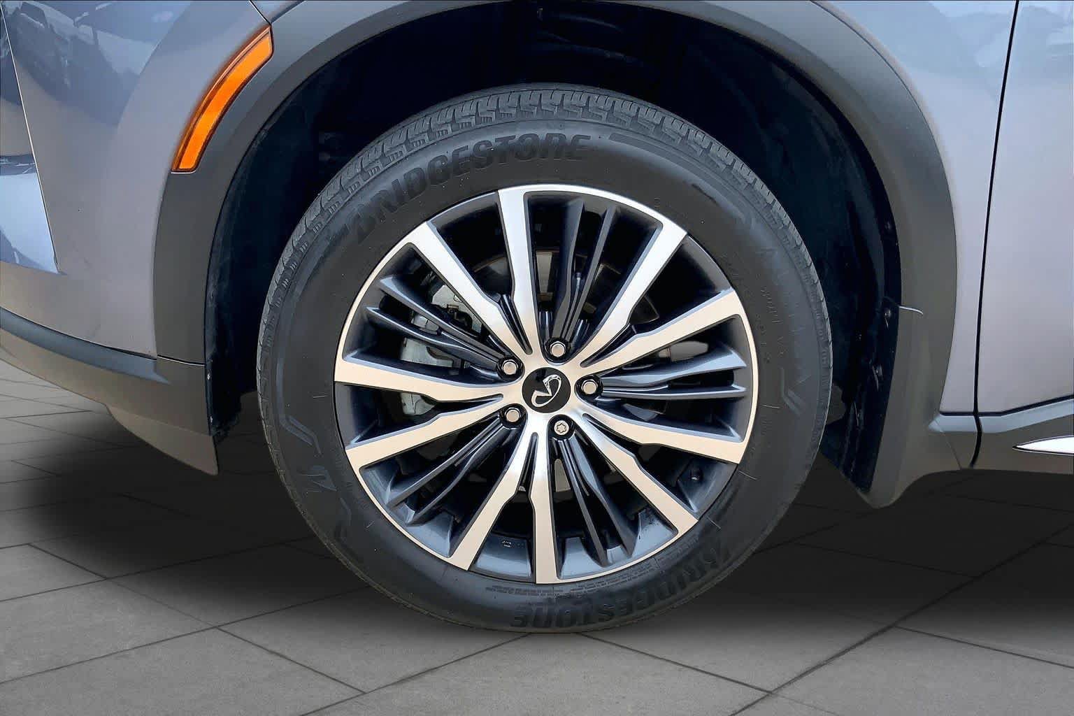 Used 2023 INFINITI QX60 Sensory w/ Vision Package FWD image 10