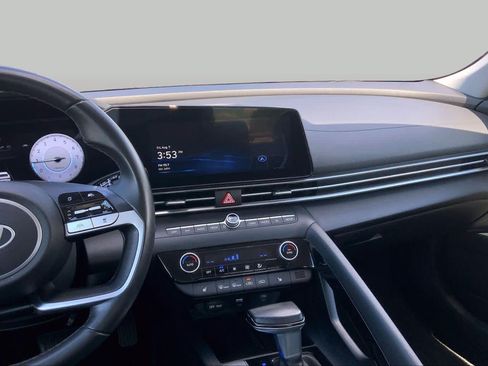 Used 2025 Hyundai Elantra Limited FWD image 7