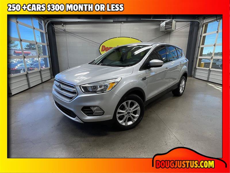 Used 2019 Ford Escape SE FWD image 1