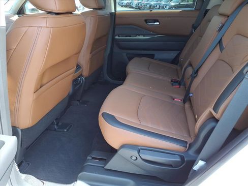 Certified 2025 Nissan Pathfinder Platinum w/ Cargo Package AWD/4WD image 7
