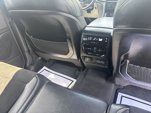 Used 2024 Jeep Grand Cherokee L Laredo AWD/4WD image 43
