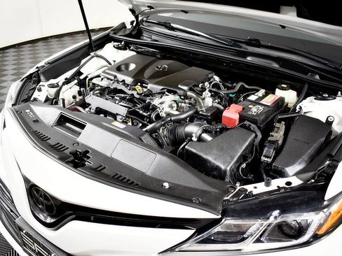 Used 2018 Toyota Camry LE image 45