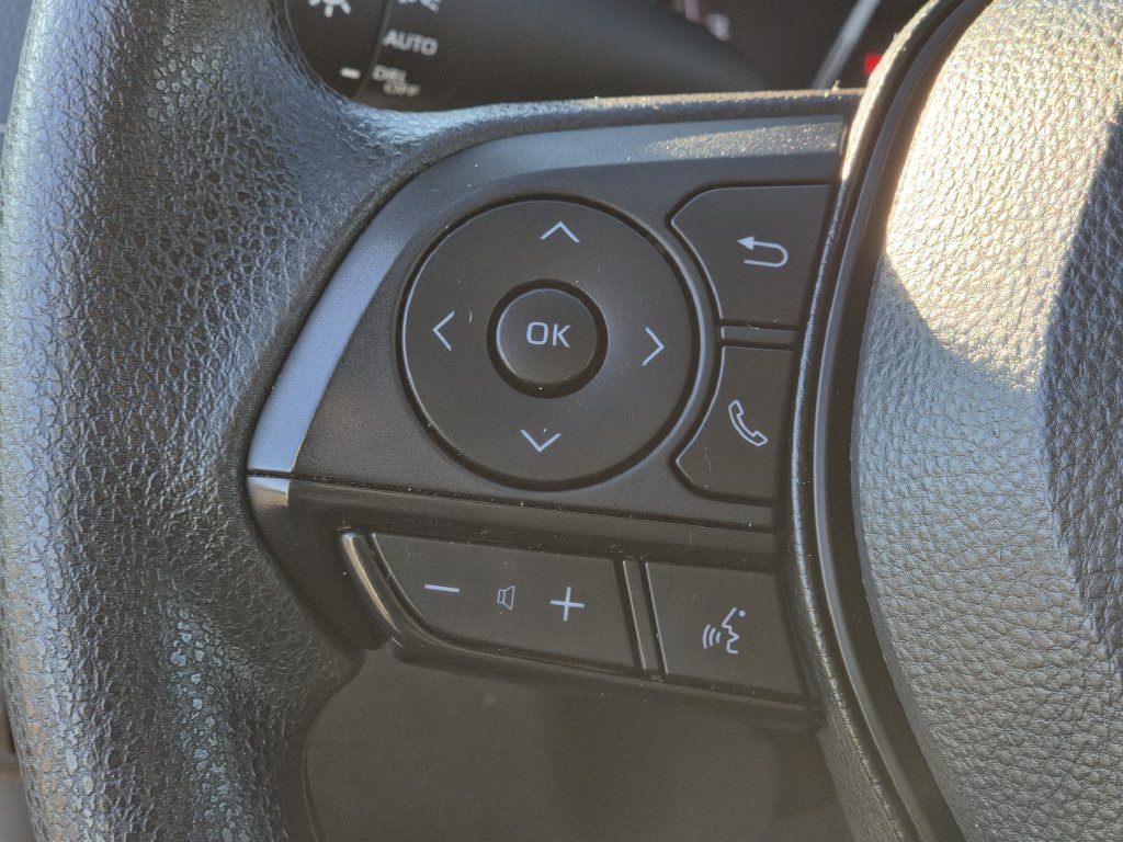 Used 2025 Toyota RAV4 XLE FWD image 24