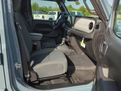 New 2025 Jeep Gladiator Sport image 34