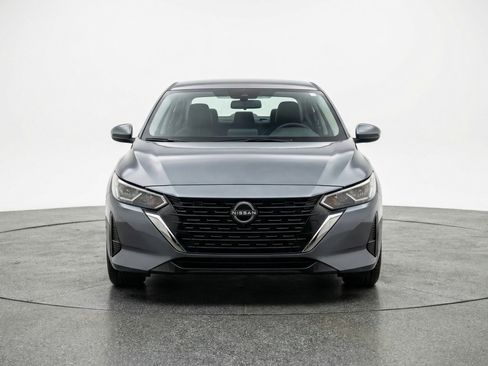 Used 2025 Nissan Sentra SV FWD image 2
