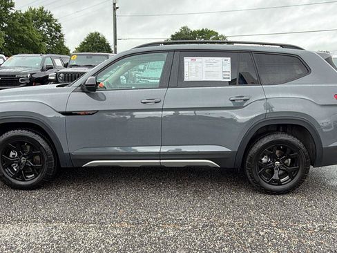 Used 2025 Volkswagen Atlas Peak Edition SE AWD/4WD image 8