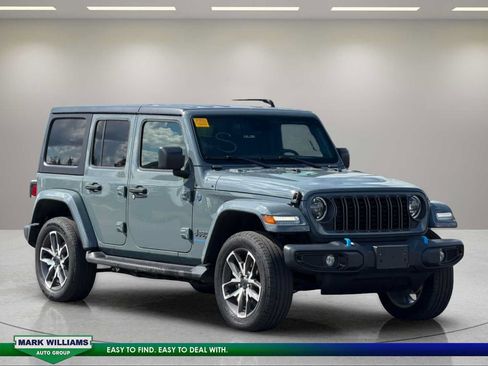 Used 2024 Jeep Wrangler Unlimited w/ Convenience Group AWD/4WD image 2