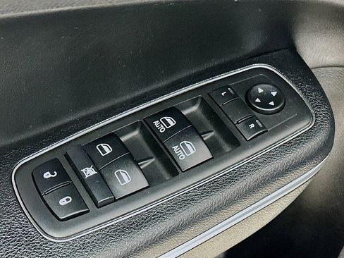 Used 2017 Chrysler 300 S w/ 300S Premium Group image 19