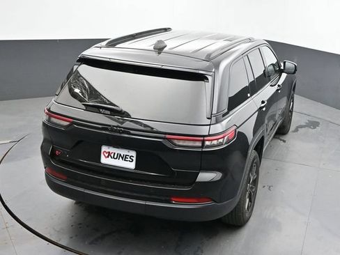 Used 2025 Jeep Grand Cherokee Altitude AWD/4WD image 33