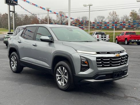 Used 2025 Chevrolet Equinox LT image 3