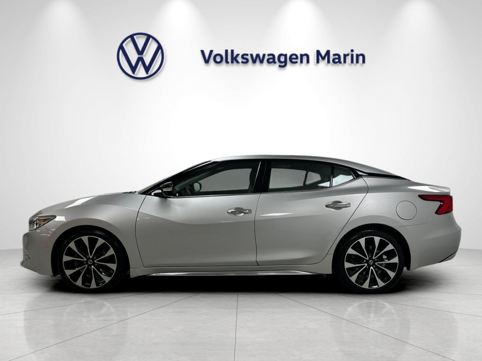 Used 2018 Nissan Maxima SR w/ Interior Lighting Package FWD image 2