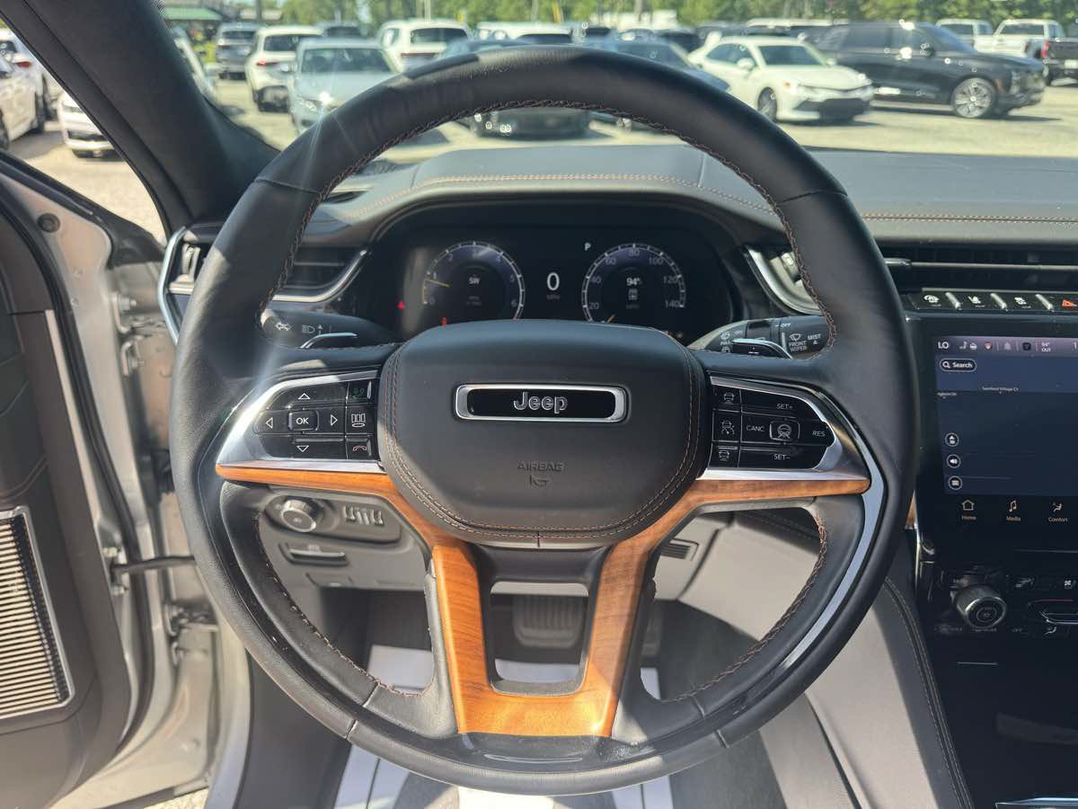 Used 2025 Jeep Grand Cherokee Summit AWD/4WD image 18