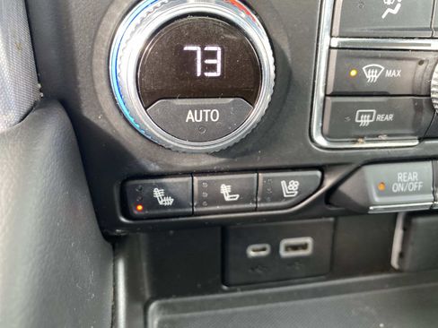 Used 2022 GMC Yukon SLT w/ SLT Premium Package image 18