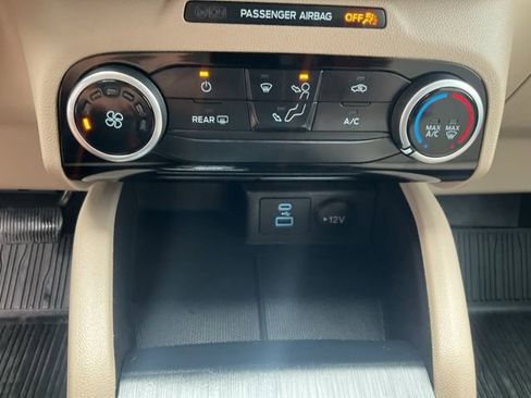 Used 2022 Ford Escape SE image 17