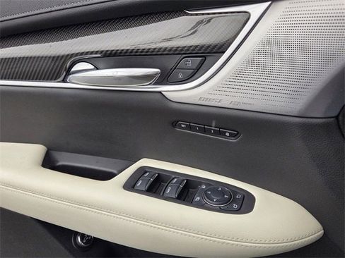 Used 2025 Cadillac XT6 Sport w/ Technology Package image 30