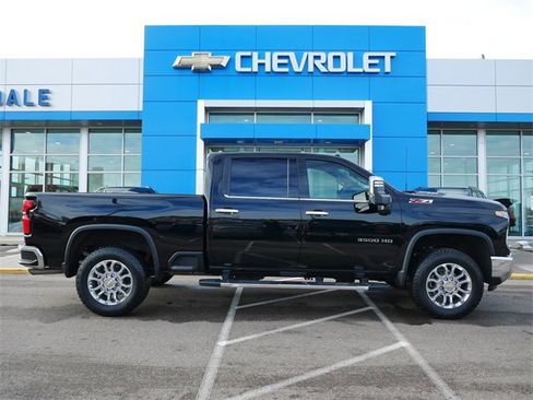 Used 2024 Chevrolet Silverado 3500 LTZ image 25