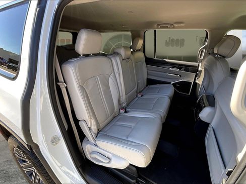 Used 2024 Jeep Wagoneer Series II w/ Flexible Seating Group image 24