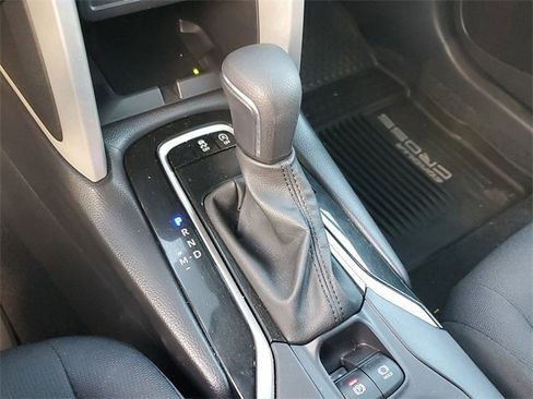 Used 2025 Toyota Corolla Cross LE image 26