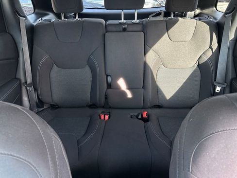 Used 2019 Jeep Cherokee Latitude w/ Popular Appearance Group FWD image 24