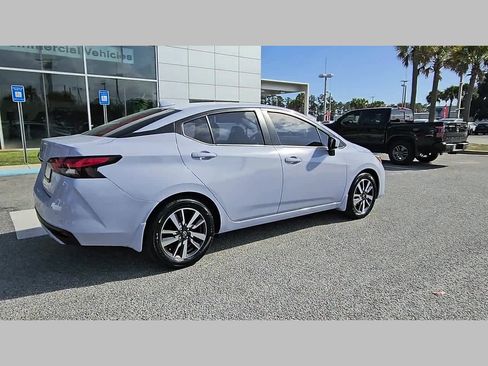 Used 2025 Nissan Versa SV w/ Trunk Package image 33