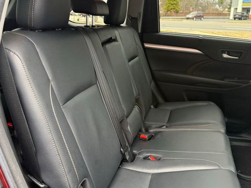 Used 2017 Toyota Highlander XLE image 25