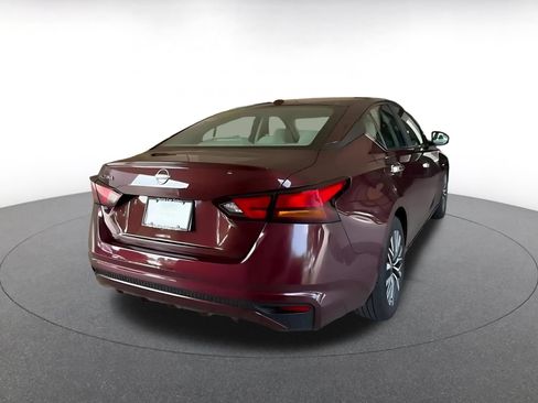 Used 2025 Nissan Altima 2.5 SV FWD image 10
