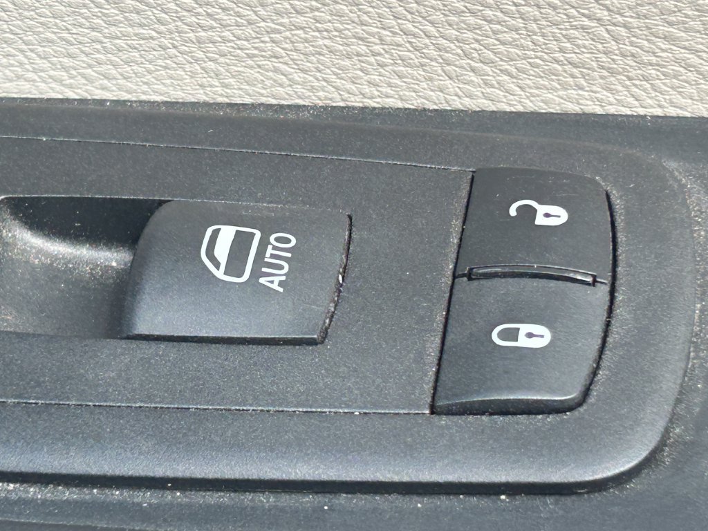 Used 2024 Chrysler Pacifica Touring-L FWD image 33