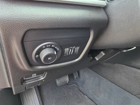 Used 2023 Jeep Grand Cherokee L Limited w/ Luxury Tech Group II AWD/4WD image 23