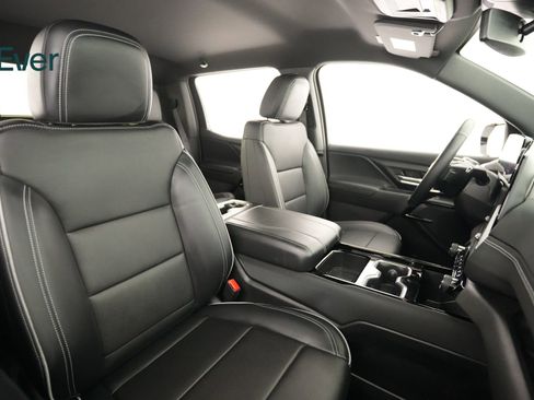 Used 2025 Chevrolet Silverado EV LT AWD/4WD image 18