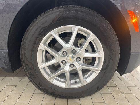 Used 2022 Chevrolet Equinox LS w/ LS Convenience Package FWD image 5