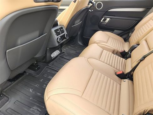 New 2026 Land Rover Discovery Limited Edition image 19
